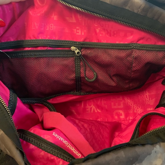 Lululemon Destined for Greatness Duffle Bag - Picture 7 of 8